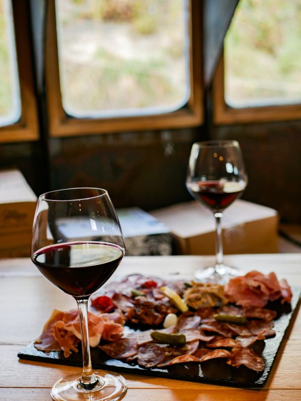 péniche bar à vin sur angers