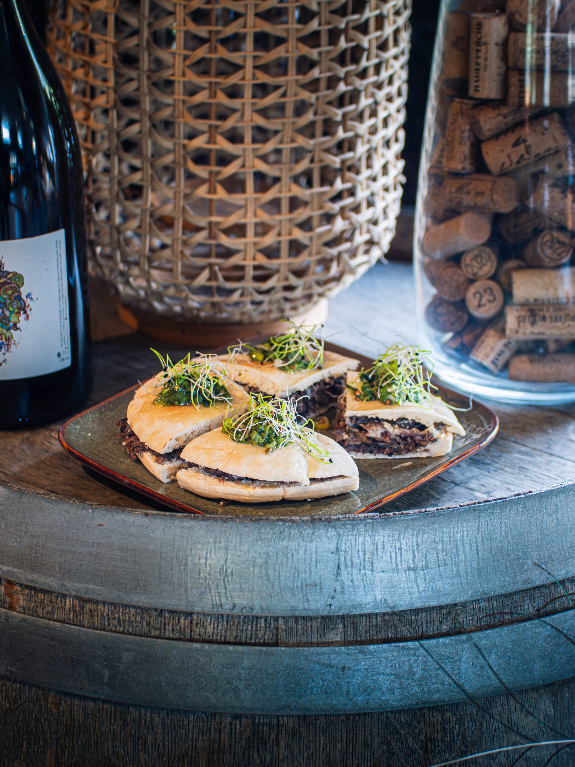 Pain Pita - effiloché de boeuf - mayo - chimichurri