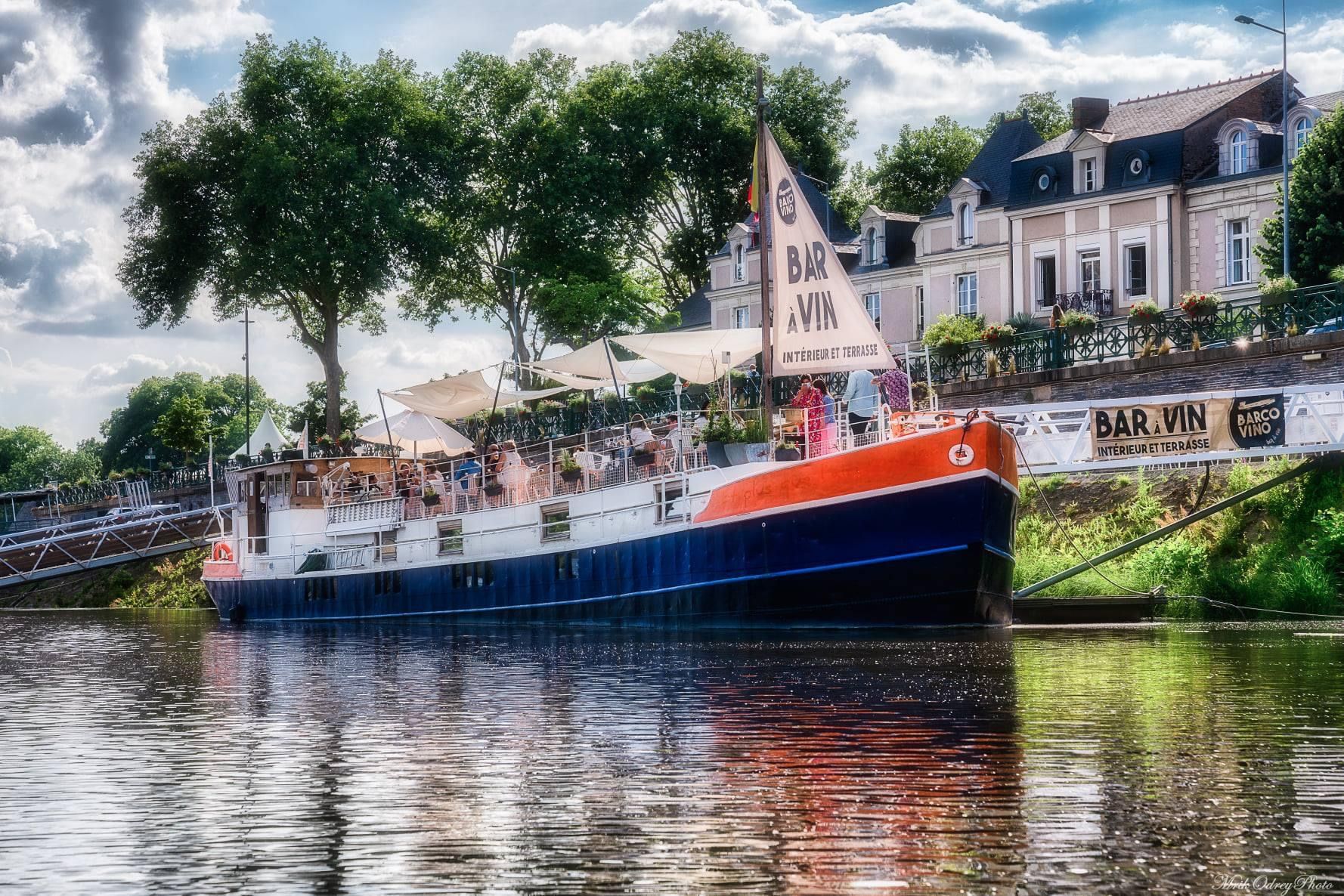 péniche bar à vin sur angers